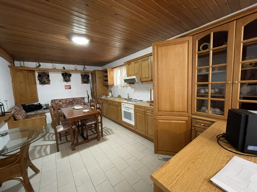IMG-a26ab1e8732a334ef95865bf1d8ae698-V